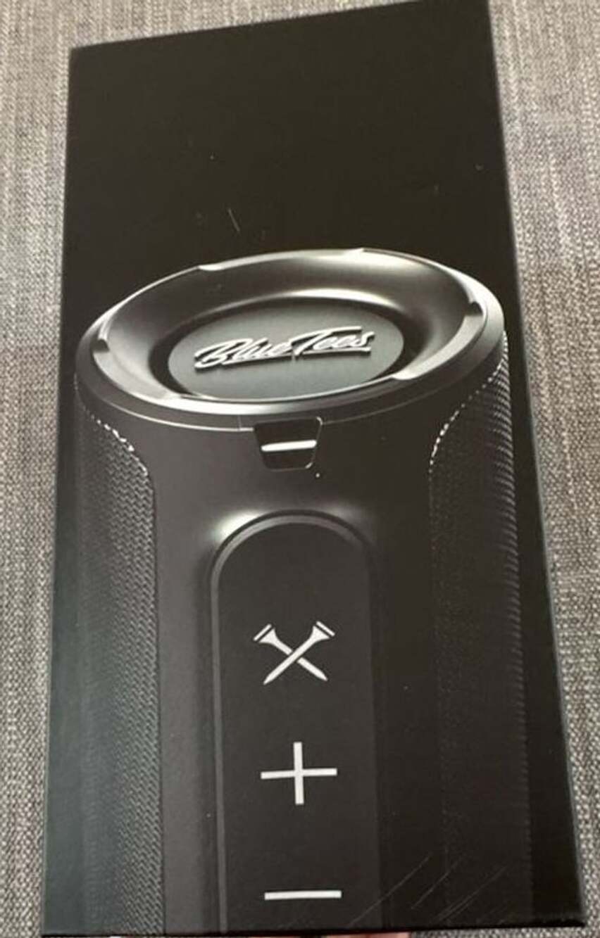 Blue Tees Player Magnetic Wireless Speaker Black
